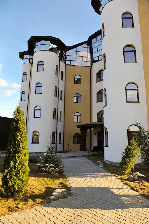 Castelul De Vis Hotel Petroşani Екстериор снимка