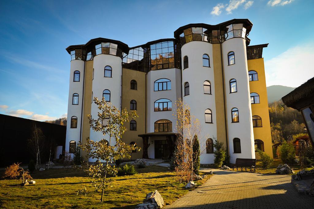 Castelul De Vis Hotel Petroşani Екстериор снимка