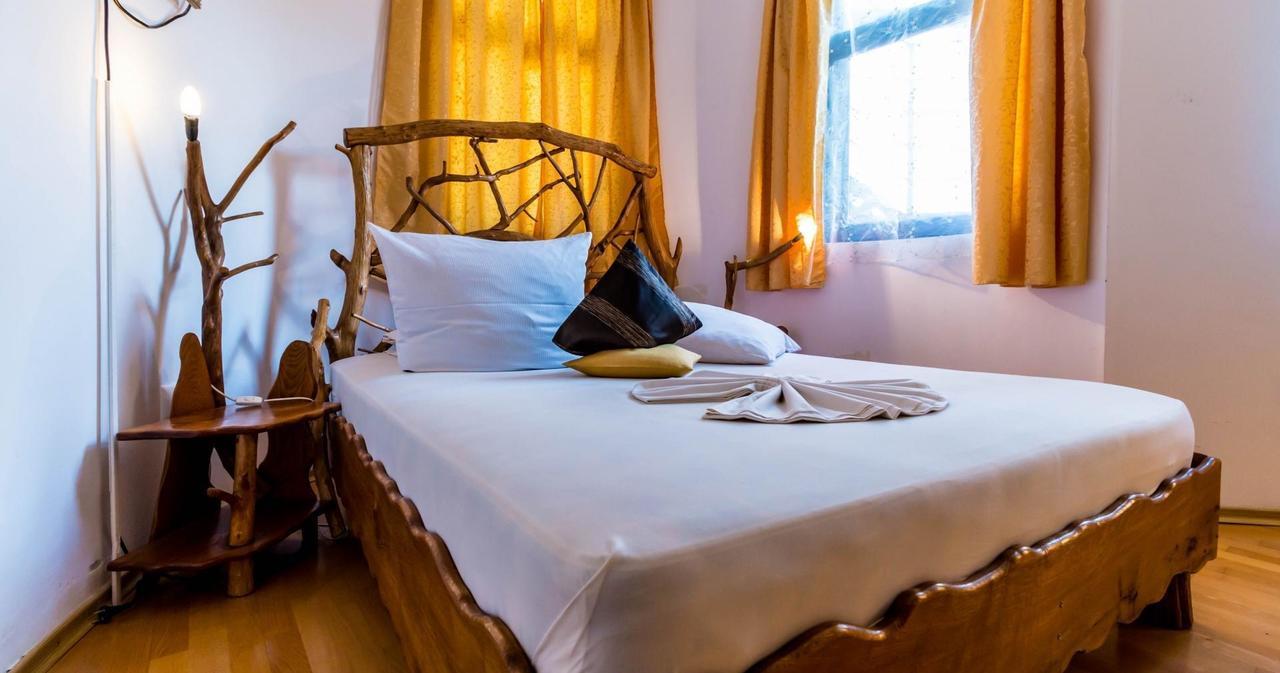 Castelul De Vis Hotel Petroşani Екстериор снимка