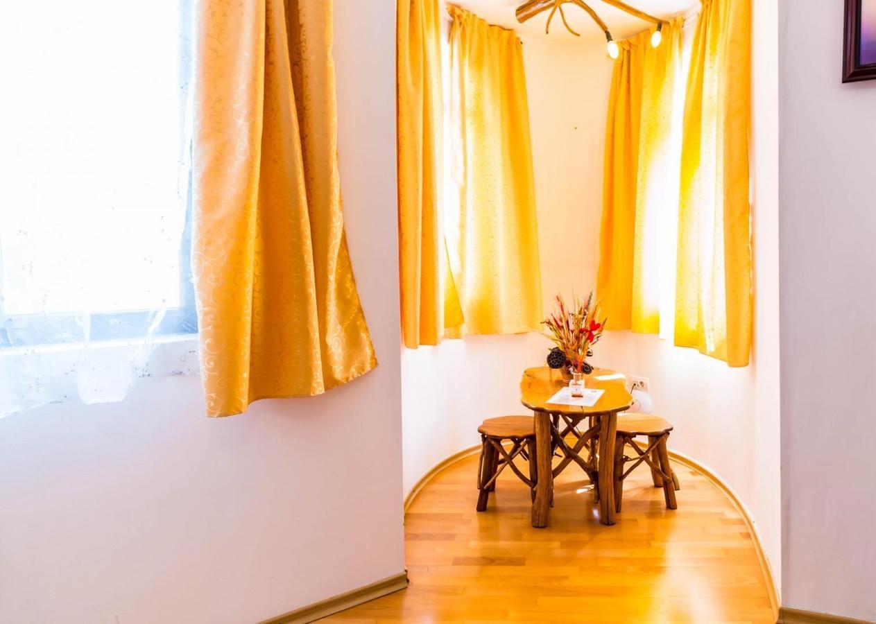 Castelul De Vis Hotel Petroşani Екстериор снимка