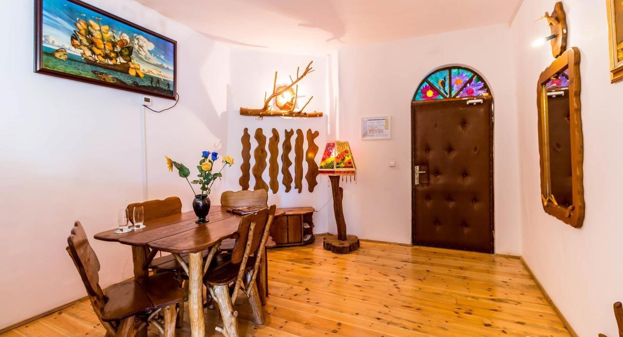 Castelul De Vis Hotel Petroşani Екстериор снимка