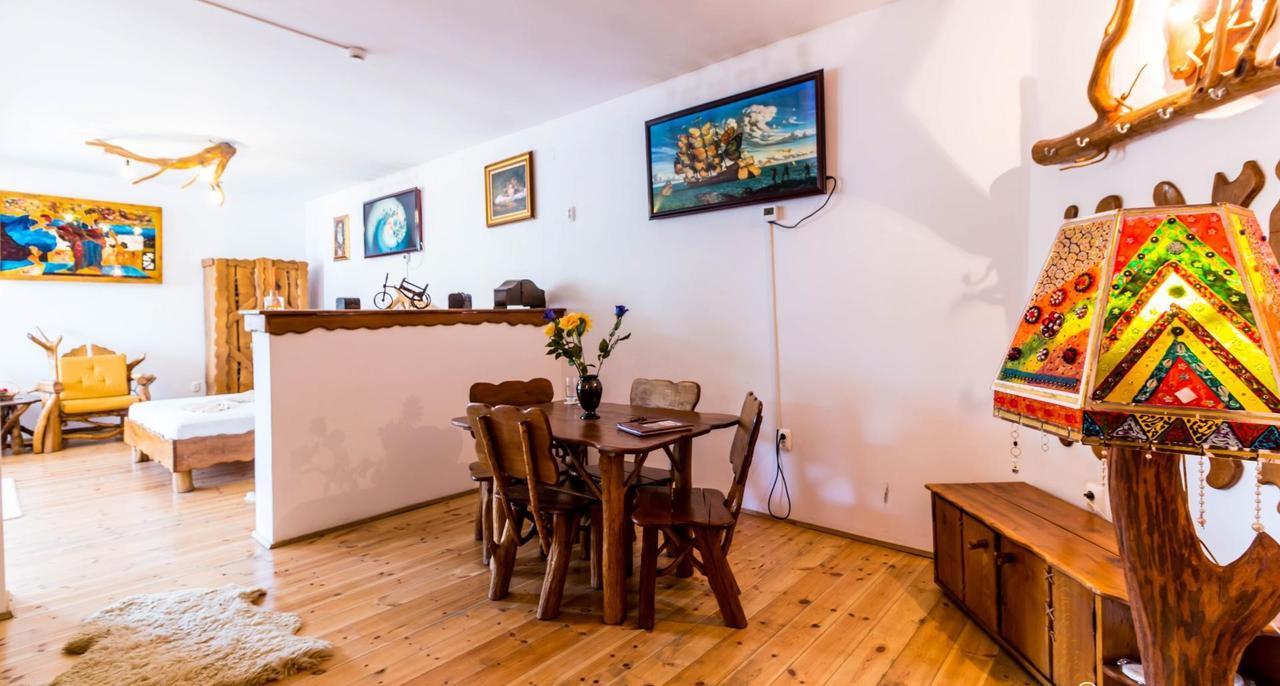 Castelul De Vis Hotel Petroşani Екстериор снимка
