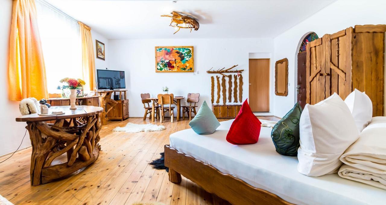 Castelul De Vis Hotel Petroşani Екстериор снимка