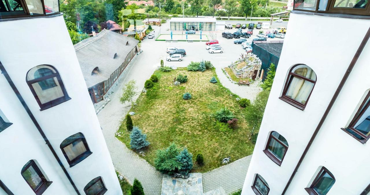 Castelul De Vis Hotel Petroşani Екстериор снимка