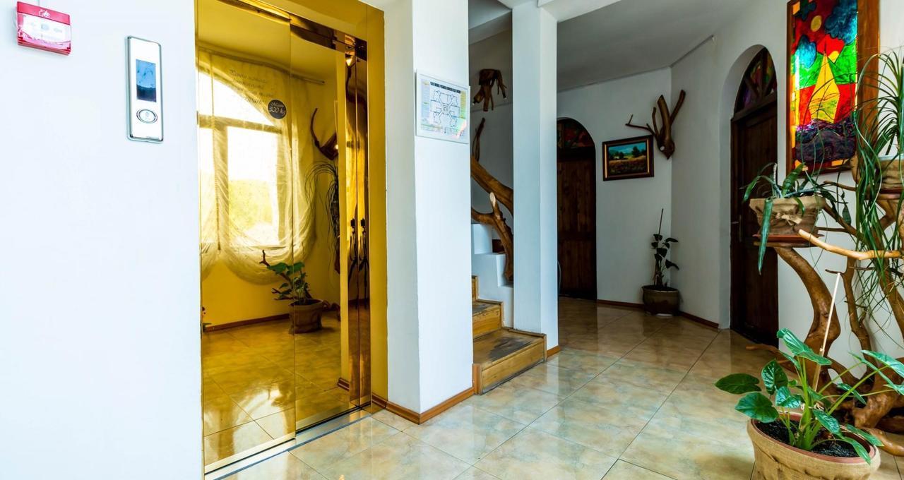 Castelul De Vis Hotel Petroşani Екстериор снимка