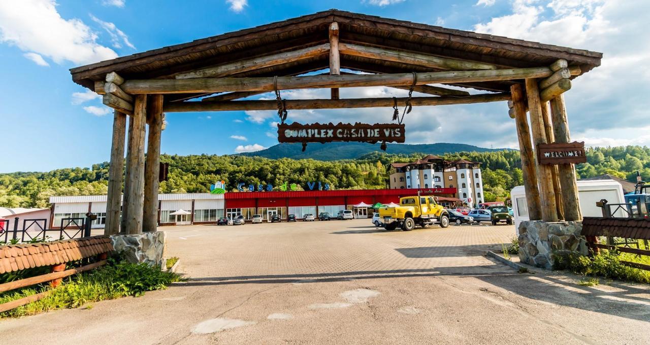 Castelul De Vis Hotel Petroşani Екстериор снимка