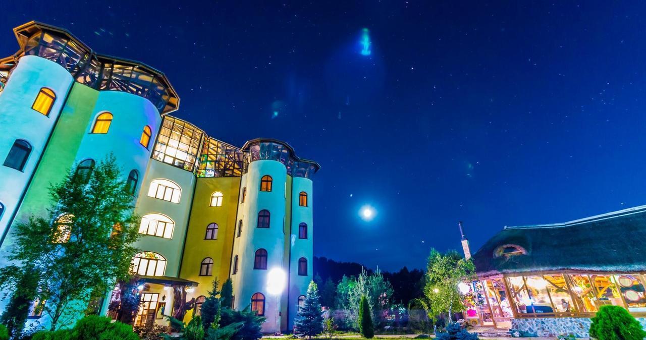 Castelul De Vis Hotel Petroşani Екстериор снимка