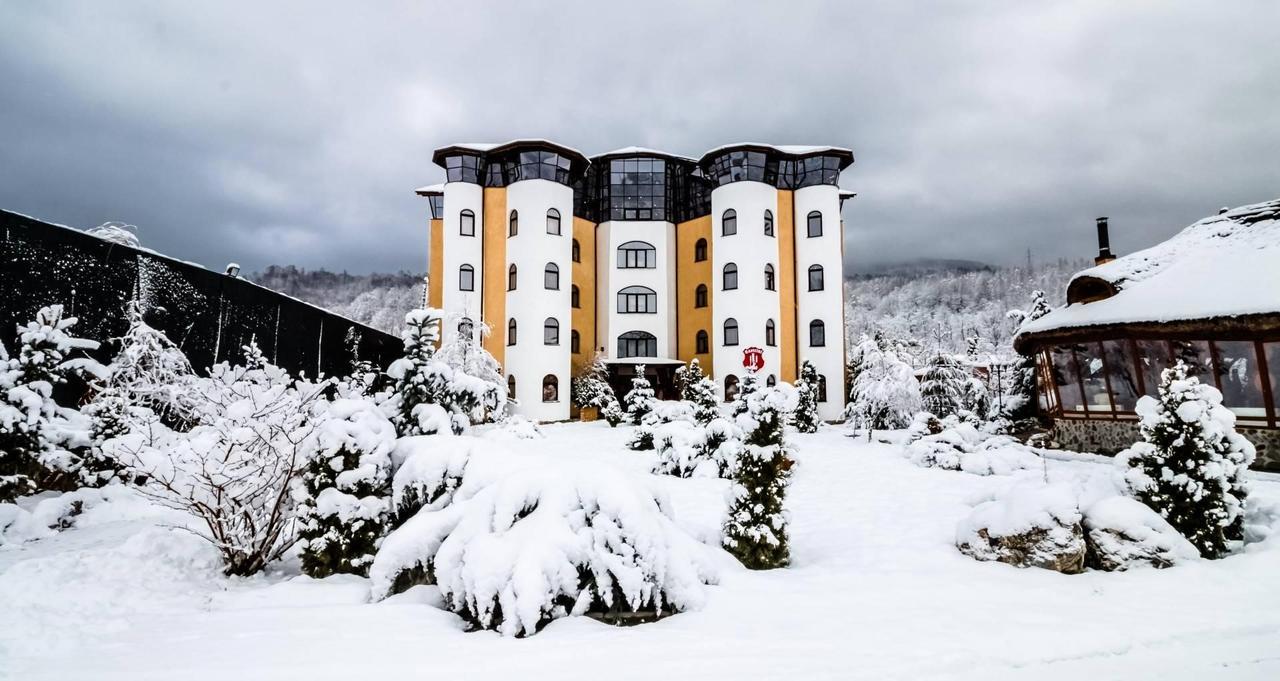 Castelul De Vis Hotel Petroşani Екстериор снимка